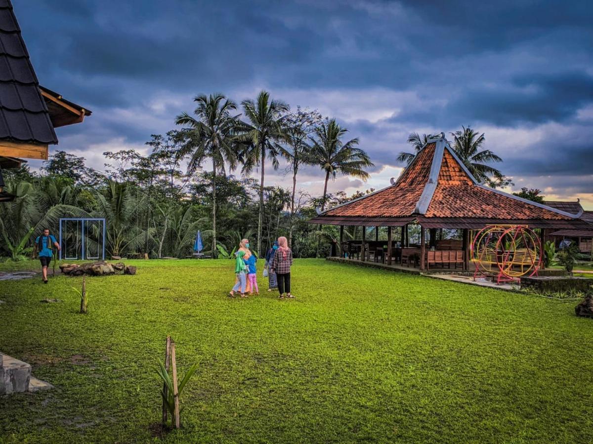 Cottage Saung Suluh Батураден Экстерьер фото